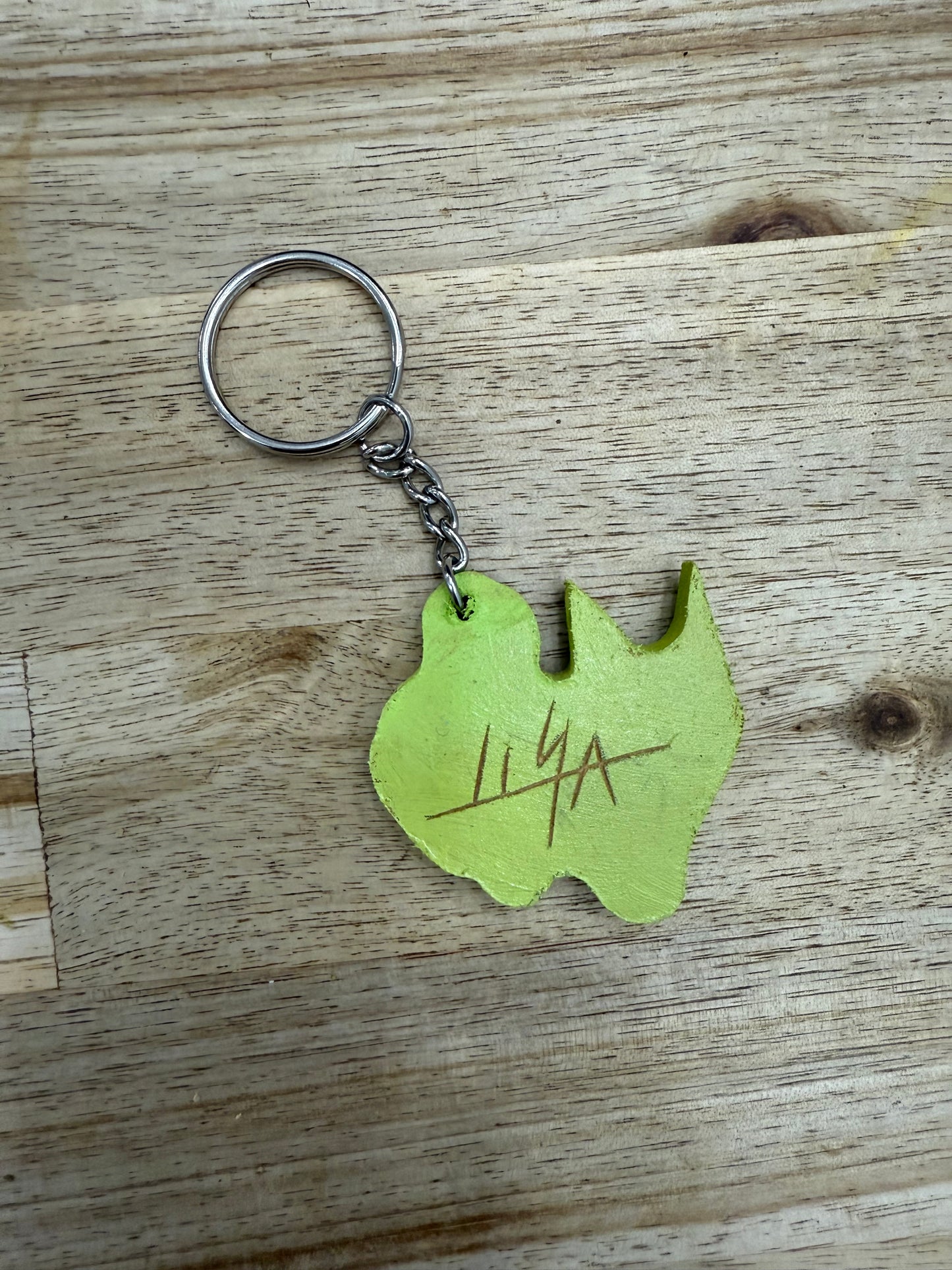 🔹 Handmade Wooden Keychain – Mystic Fox Design – Signed by Artist Lisa 🔹